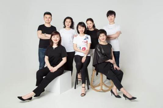 《交响音乐赏析》混合式课程团队照片（黑料网
曹耿献）